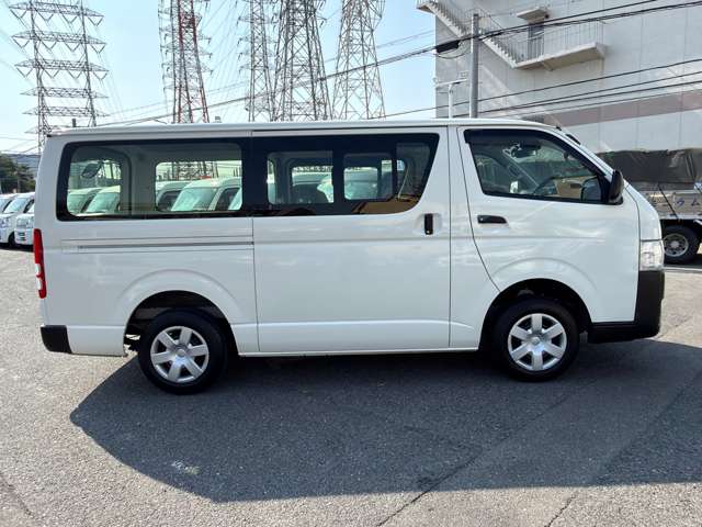 Toyota Hiace Van 5