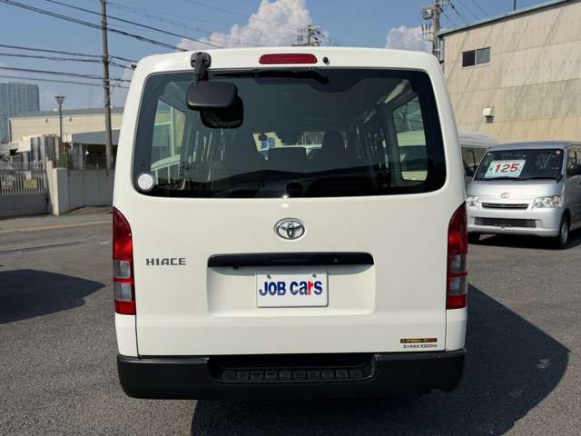 Toyota Hiace Van 9