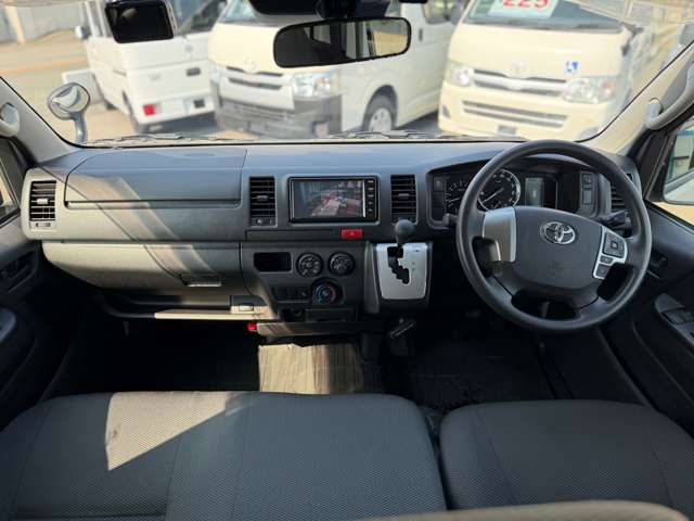 Toyota Hiace Van 10