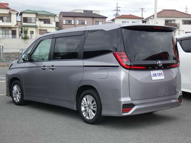 Toyota Noah 11