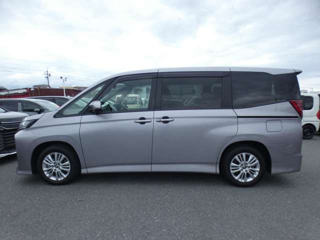 Toyota Noah 12