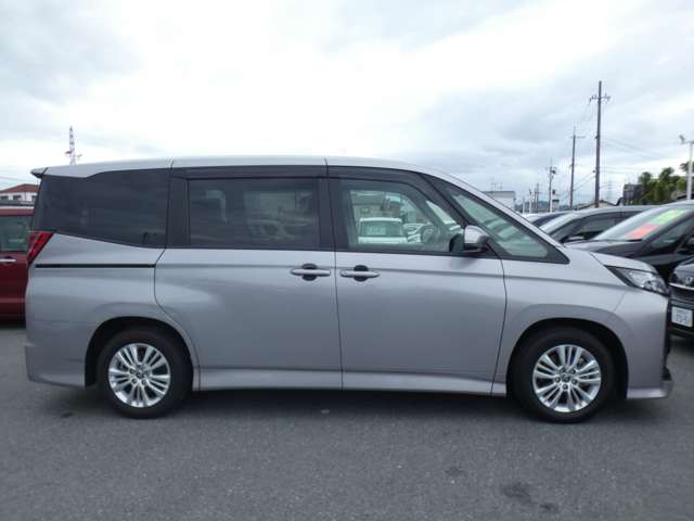 Toyota Noah 8