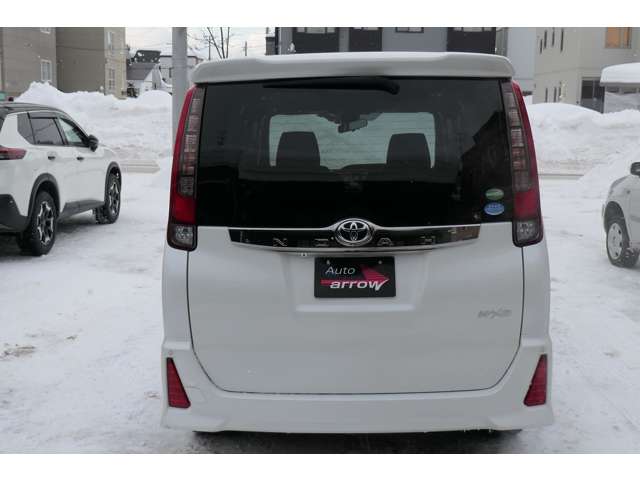 Toyota Noah 5