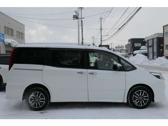 Toyota Noah 6