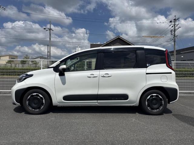 Toyota Sienta 5
