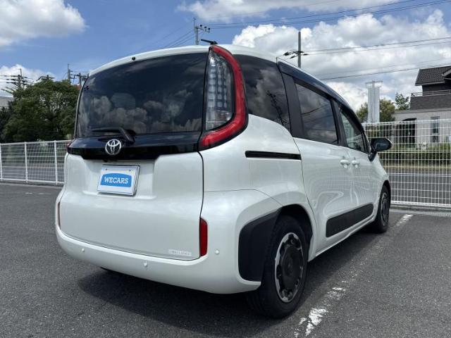 Toyota Sienta 6