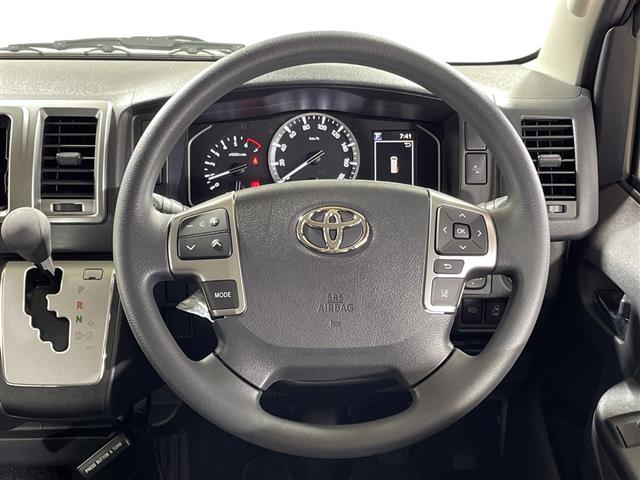 Toyota Hiace Van 9