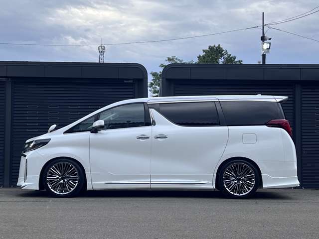 Toyota Alphard 4