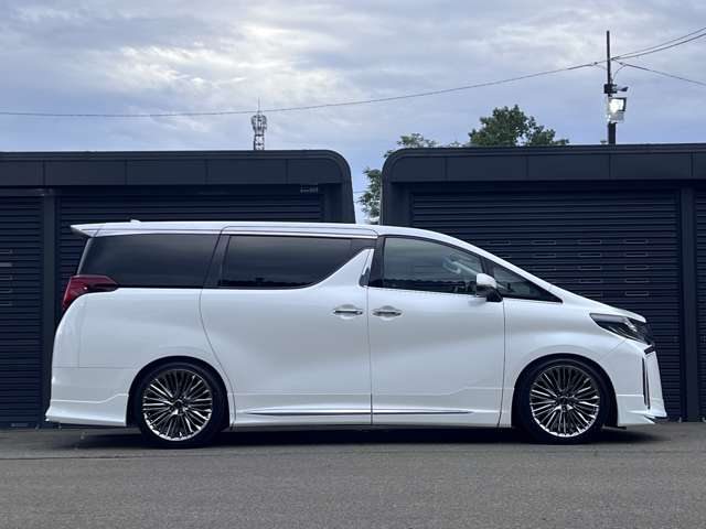 Toyota Alphard 8