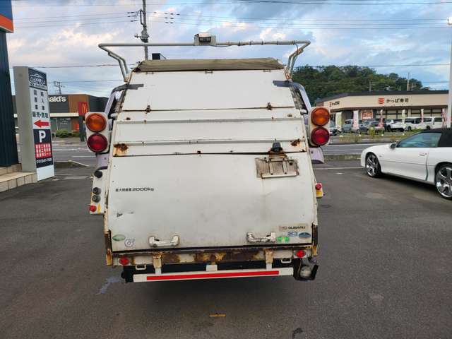 Isuzu Elf 6
