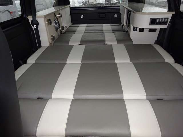 Toyota Hiace Van 4
