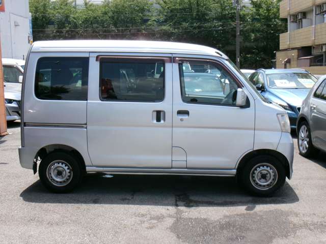 Daihatsu Hijet Cargo 8