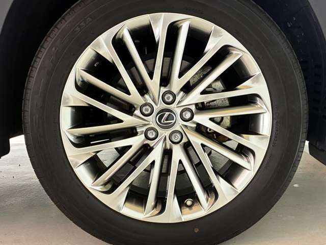 Lexus RX 9