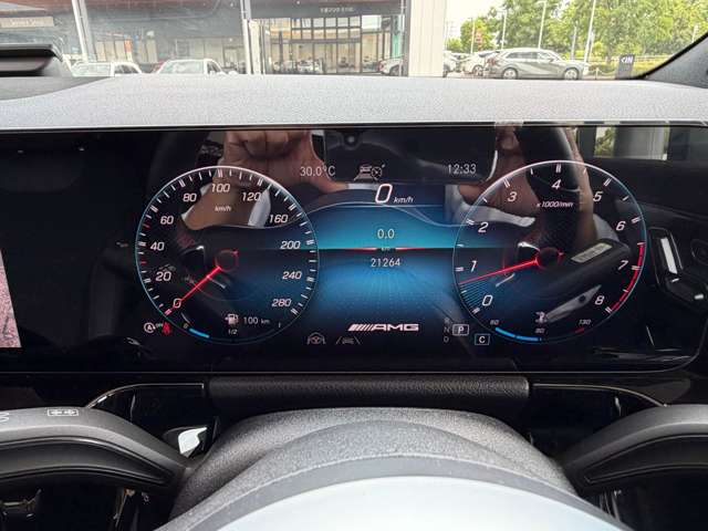 Mercedes-Benz GLA-Class 11