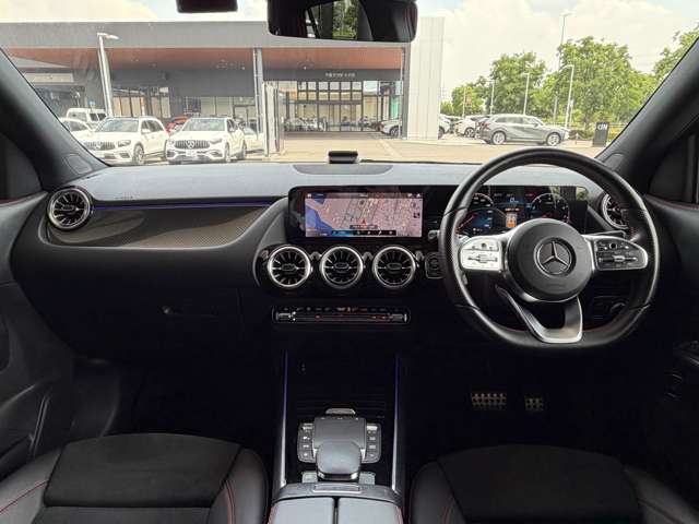 Mercedes-Benz GLA-Class 10