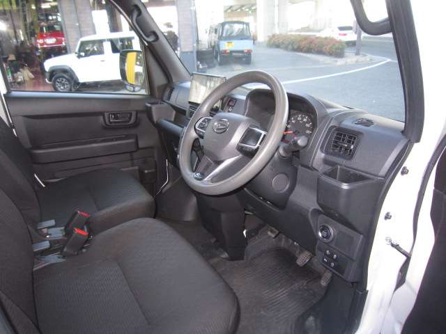 Daihatsu Hijet Cargo 11