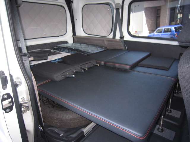 Daihatsu Hijet Cargo 12
