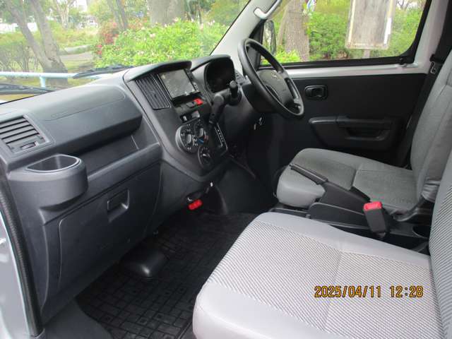 Mazda Bongo Truck 4