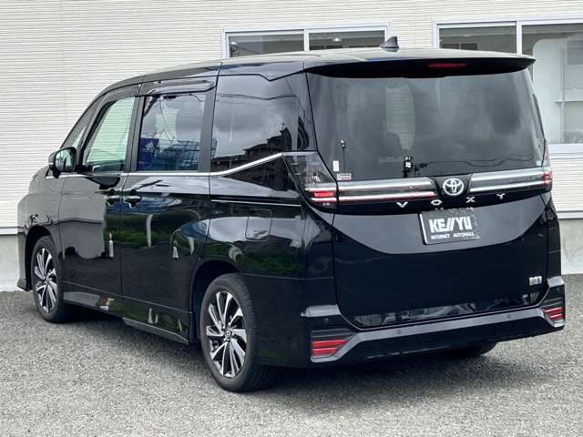Toyota Voxy 12