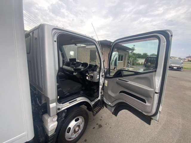 Mitsubishi Fuso Canter 9