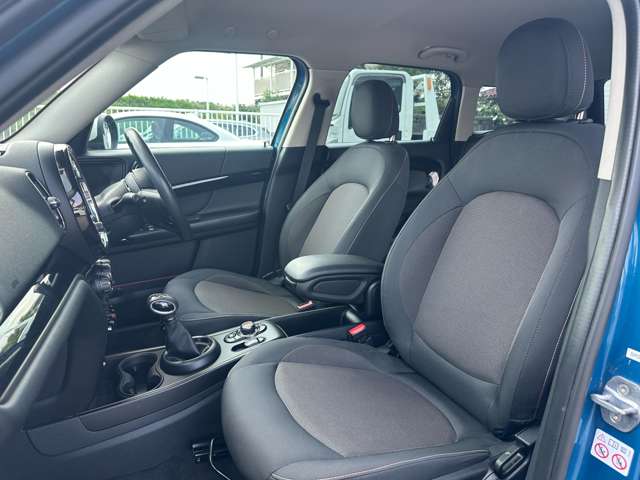 MINI Crossover 11