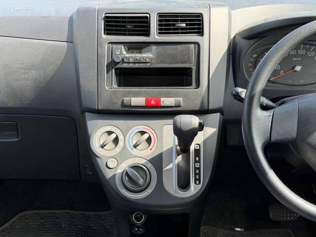 Daihatsu Mira 12
