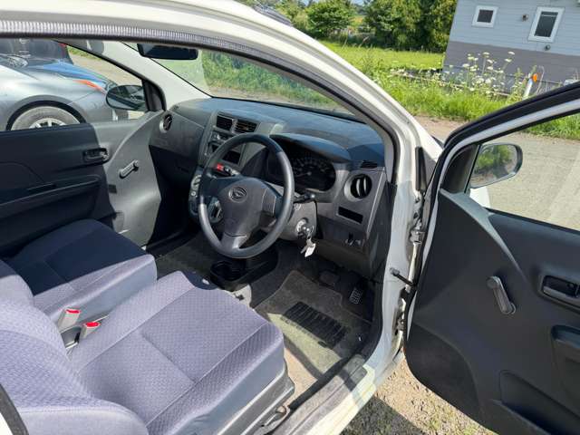 Daihatsu Mira 6