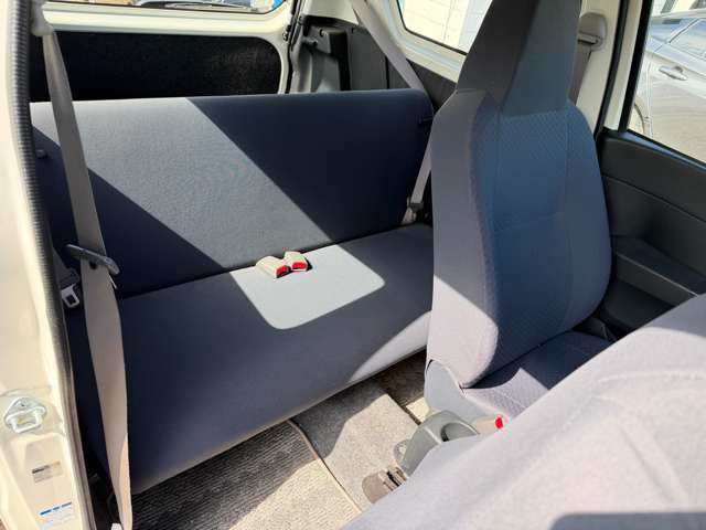 Daihatsu Mira 7