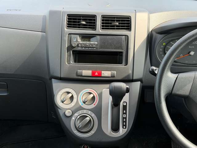 Daihatsu Mira 12