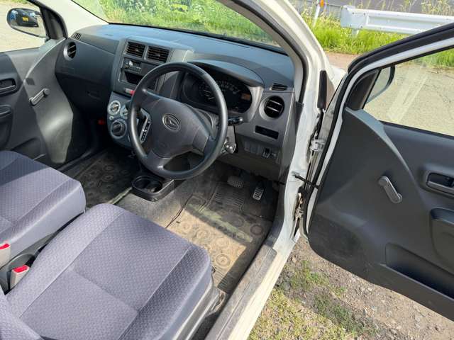 Daihatsu Mira 6