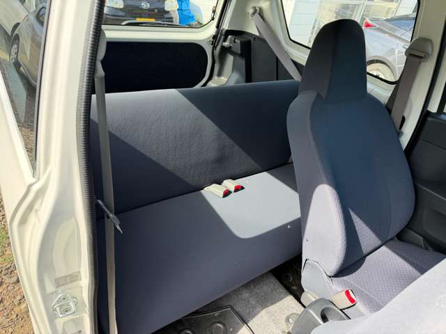 Daihatsu Mira 7