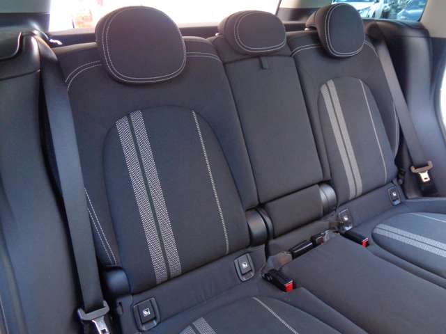 MINI Crossover 9