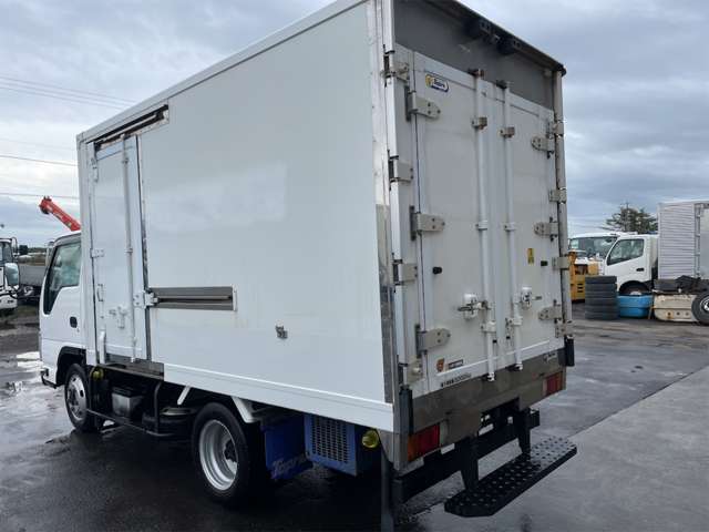 Isuzu Elf 6