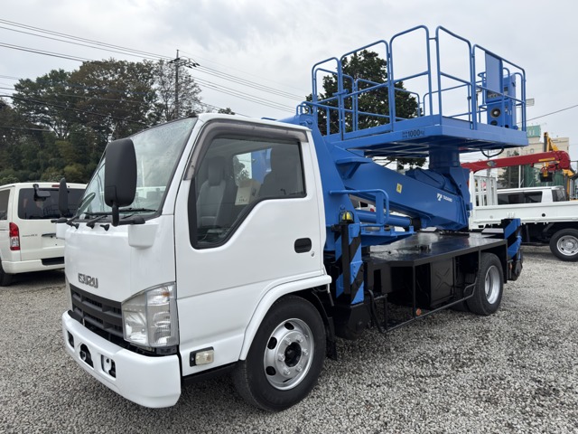 Isuzu Elf 2