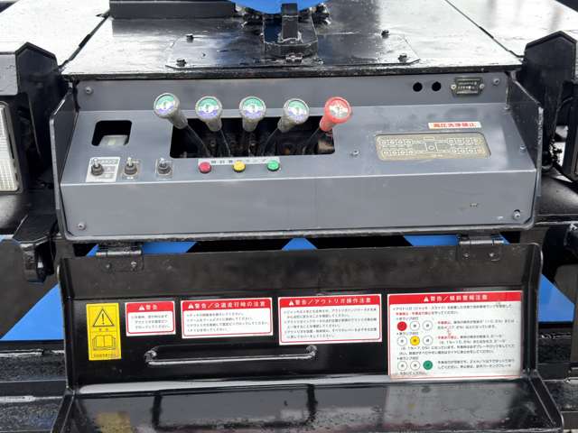 Isuzu Elf 4
