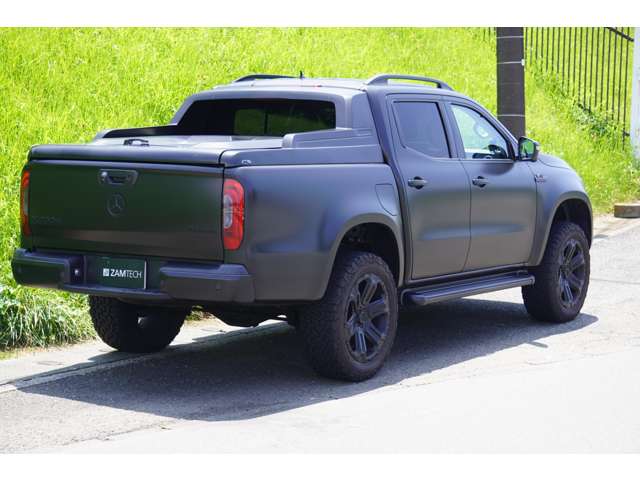 Mercedes-Benz X-Class 10