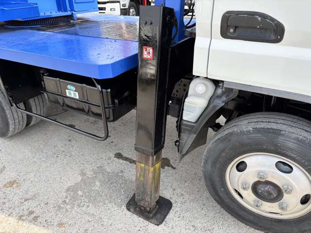 Mitsubishi Fuso Canter 9