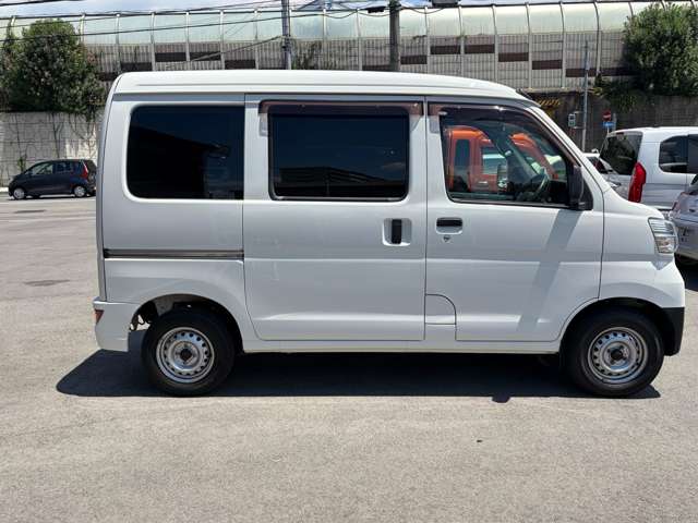 Daihatsu Hijet Cargo 4
