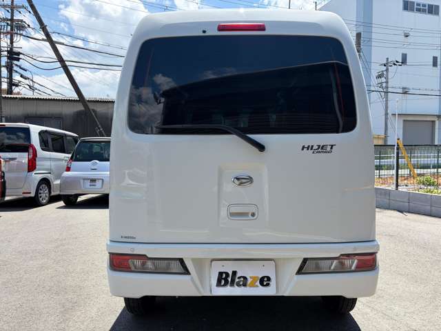 Daihatsu Hijet Cargo 6