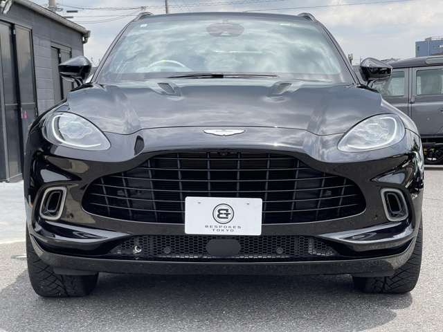 Aston Martin DBX 2