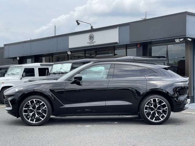 Aston Martin DBX 7