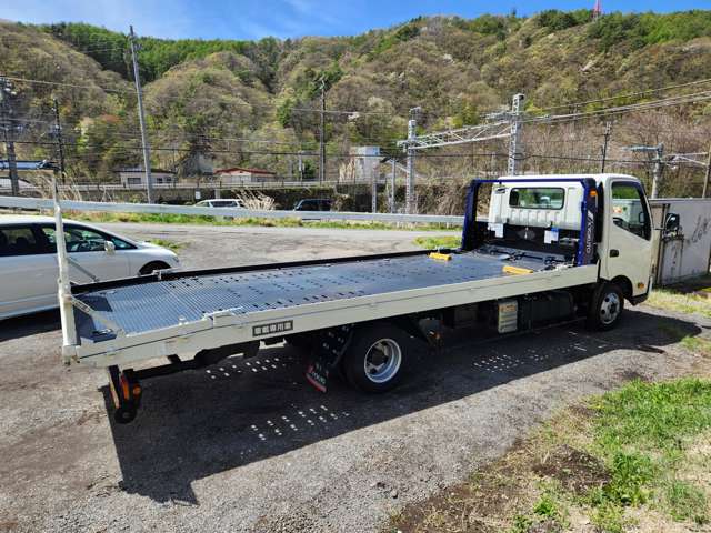 Hino Dutro 4