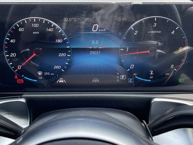Mercedes-Benz GLB 10