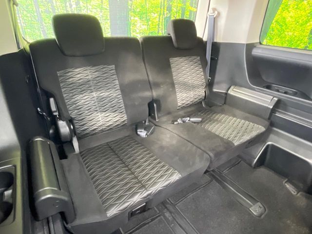 Mitsubishi Delica D:5 11