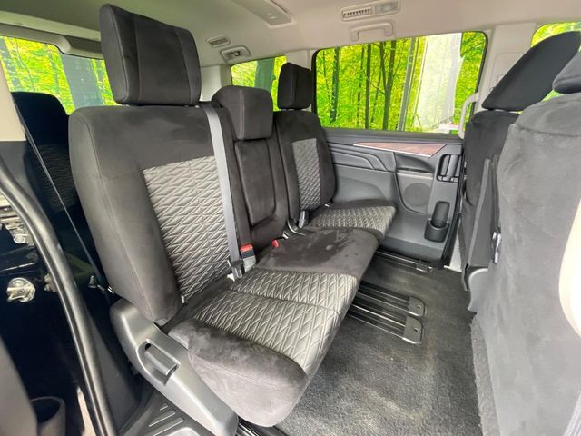 Mitsubishi Delica D:5 10