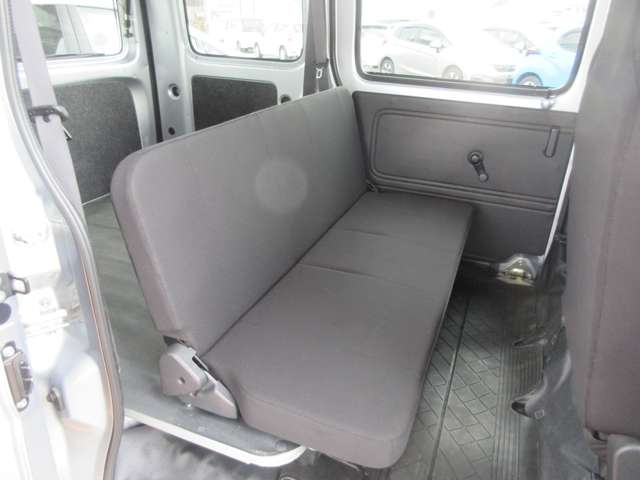 Daihatsu Hijet Cargo 10