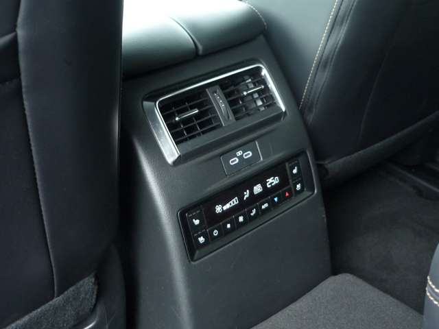 Mazda CX-80 12