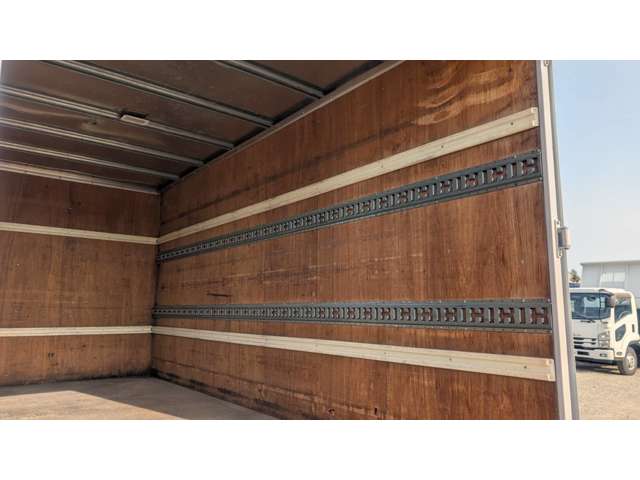 Mitsubishi Fuso Canter 11
