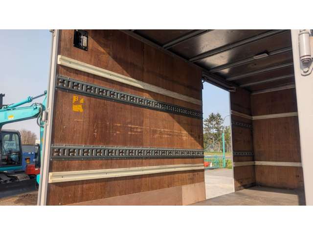 Mitsubishi Fuso Canter 12