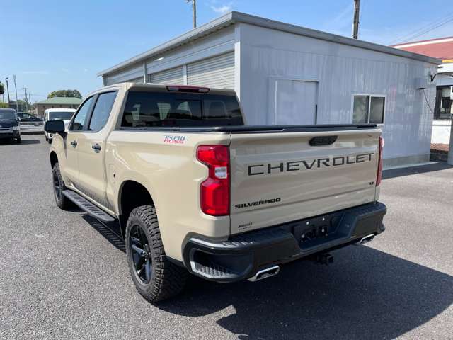 Chevrolet Silverado 6